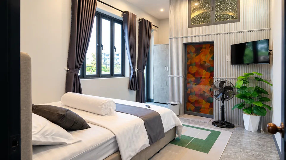 Bedroom 2: 160×200 cm bed and en-suite bathroom in your house in Ho Chi Minh City – ASCON LIVING