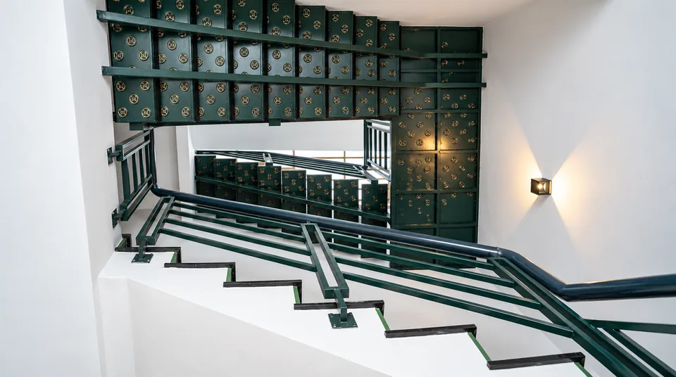 Anteroom and work area: a desk, two bedroom doors and the stairs of your house – ASCON LIVING