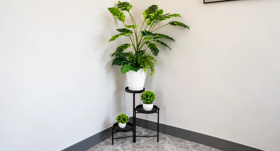 Anteroom and work area: a desk, two bedroom doors and the stairs of your house – ASCON LIVING