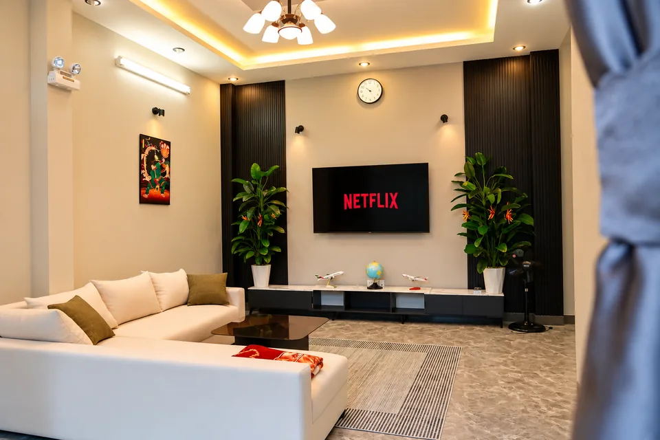 The living room: 40 m², L-sofa and 75-inch 4K TV in your house in Ho Chi Minh City – ASCON LIVING