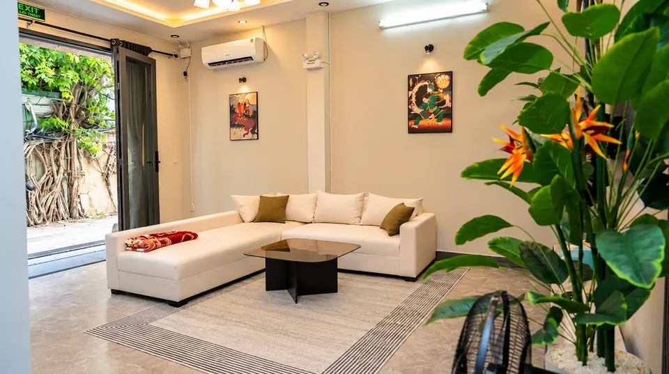 The living room: 40 m², L-sofa and 75-inch 4K TV in your house in Ho Chi Minh City – ASCON LIVING